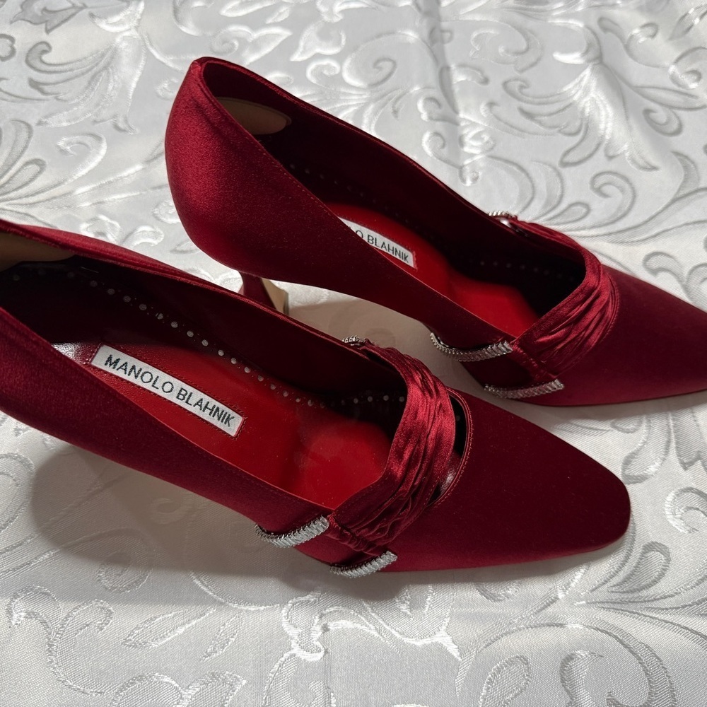 MANOLO BLAHNIK Fetis 70 Crystal-Embellished Satin Trimmed Velvet Pumps - Picture 5 of 6